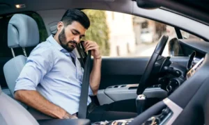 Driver saving money on Colorado car insurance by taking advantage of discounts.