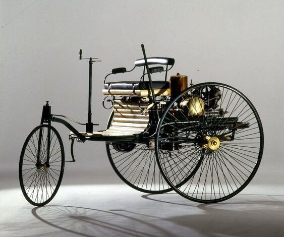 Benz Patent-Motorwagen – the world's first automobile, invented by Karl Benz in 1886, featuring a three-wheeled design, an exposed single-cylinder engine, and spoked wheels. This historic car revolutionized the automobile industry, marking the beginning of modern automotive engineering.Benz Patent-Motorwagen – the world's first automobile, invented by Karl Benz in 1886, featuring a three-wheeled design, an exposed single-cylinder engine, and spoked wheels. This historic car revolutionized the automobile industry, marking the beginning of modern automotive engineering.
